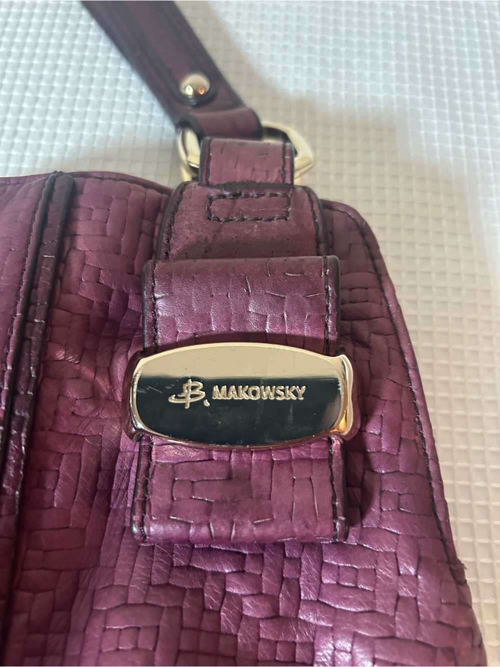 B.Makowsky Plumy Burgandy textured Leather Shoulder Bag, Gold Hardware - Picture 3 of 14